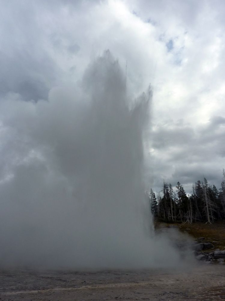 Yellowstone Old faithfull Grand Geyser (4).JPG